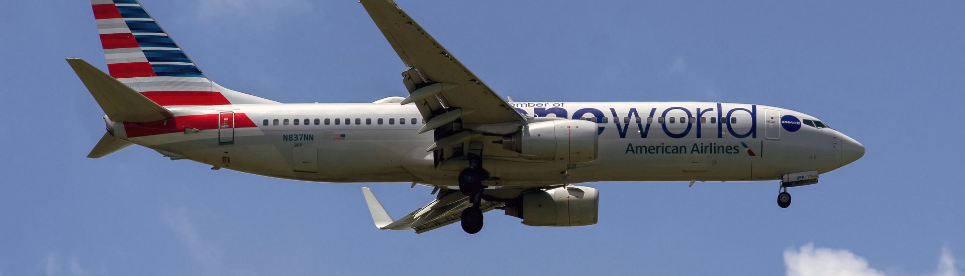 B737-800 American Airlines N837NN