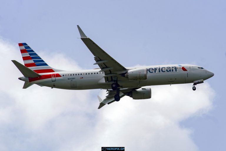 B737-8 American N343RY